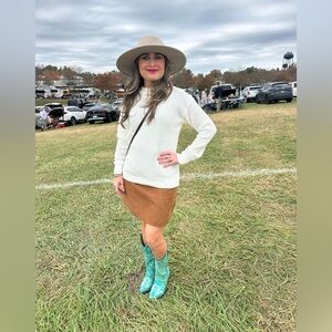 Meet your Posher, Alicia